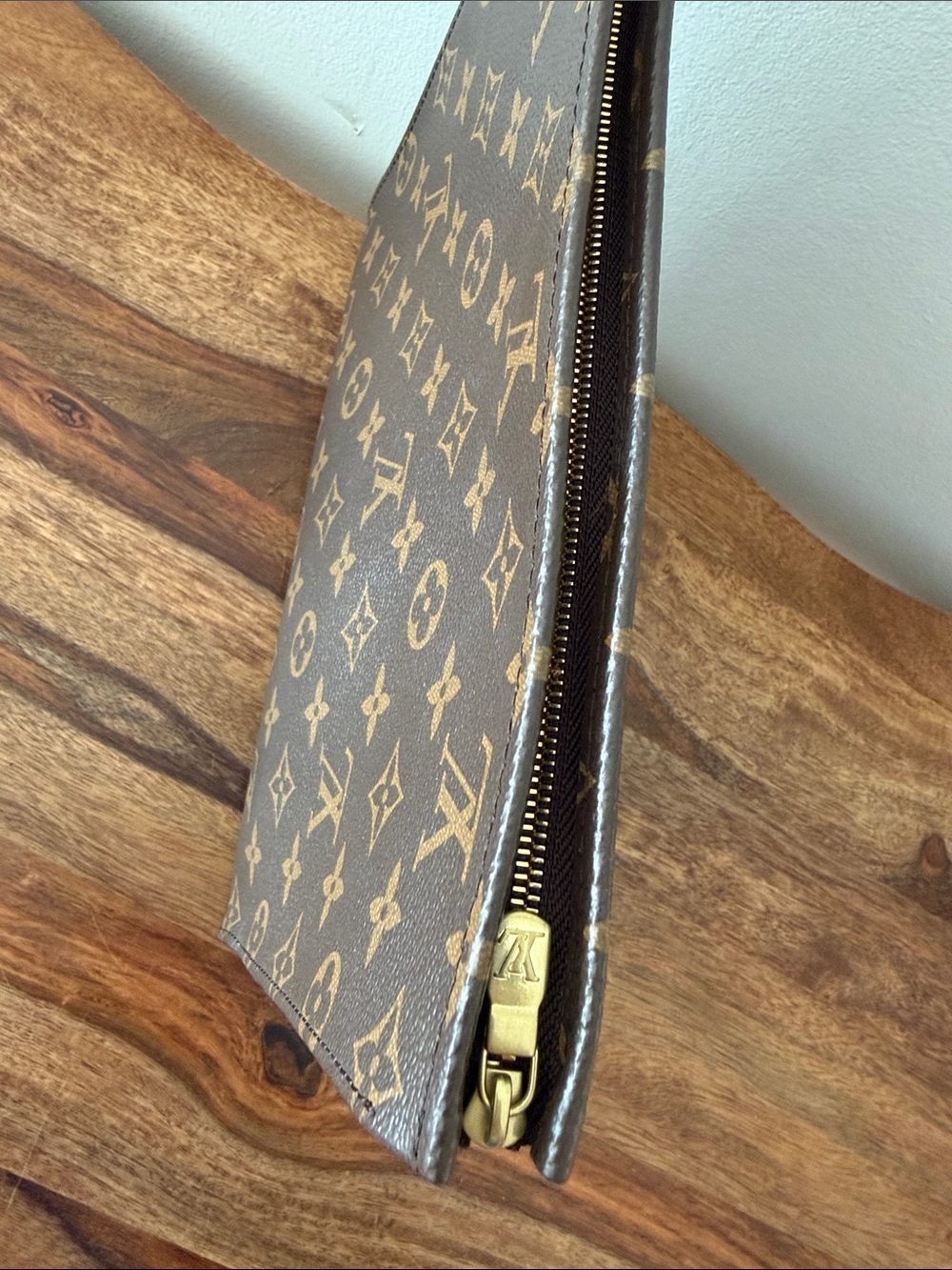 Louis Vuitton Poche Toilette GM Pouch - Picture 4 of 8